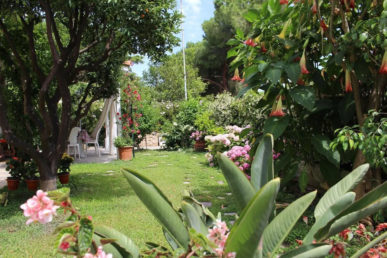 Comodo Con Giardino E Patio Sanremo 0*,